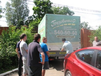 «ГрузовичкоФ» помог доставить гуманитарную помощь беженцам Украины