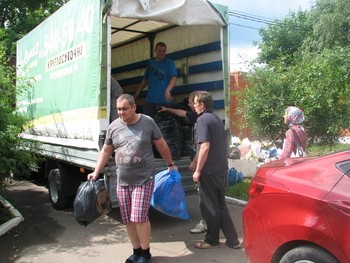 «ГрузовичкоФ» помог доставить гуманитарную помощь беженцам Украины