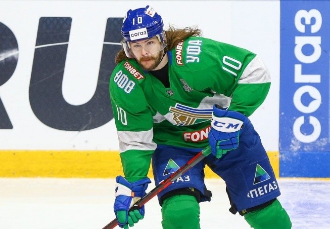 Виктор Тихонов завершил карьеру хоккеиста вслед за Александром Сёминым