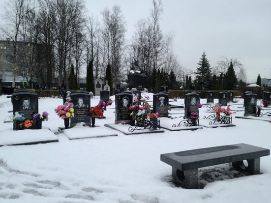 Мемориальные кладбища Петербурга не расчищены от снега и льда накануне мероприятий в честь 80-летия прорыва блокады Ленинграда