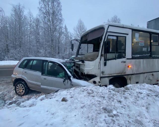 В Ленобласти в ДТП с автобусом погиб 65-летний водитель «Форд Фьюжн»