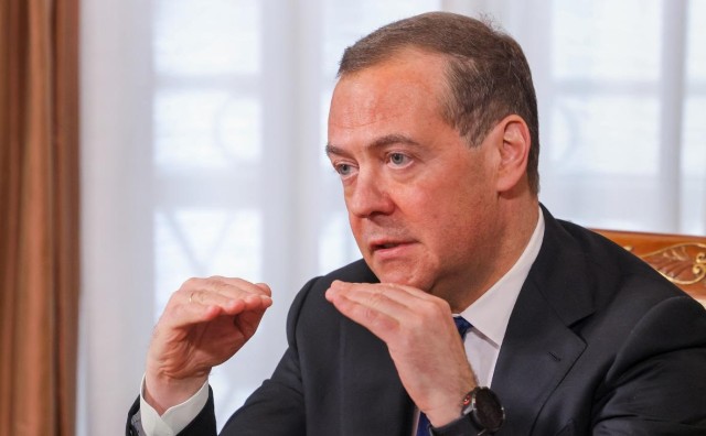 Прав ли Медведев в своей оценке итогов холодной войны?