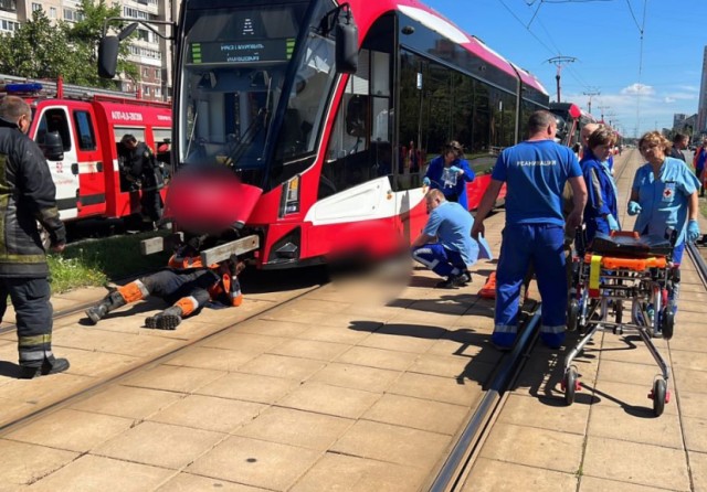 В Невском районе трамвай сбил пенсионерку