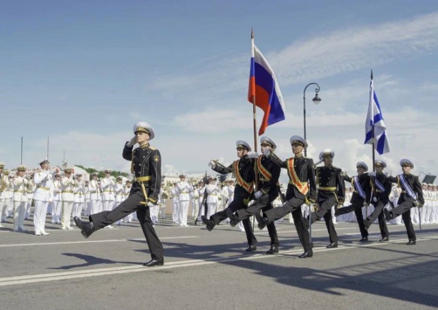 Петербург с размахом отмечает День ВМФ